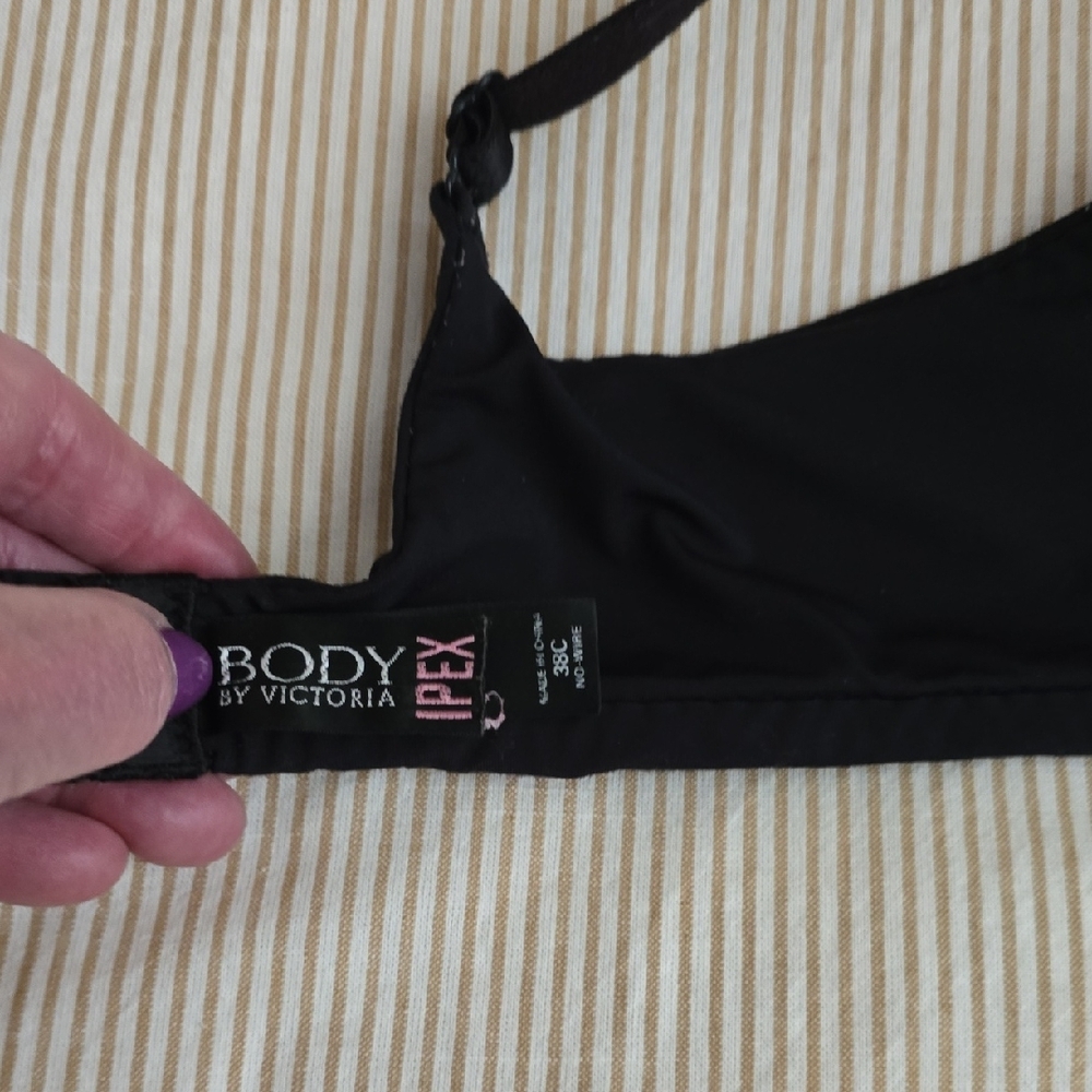 Victoria's Secret Elegant Black Bra - Picture 3 of 9